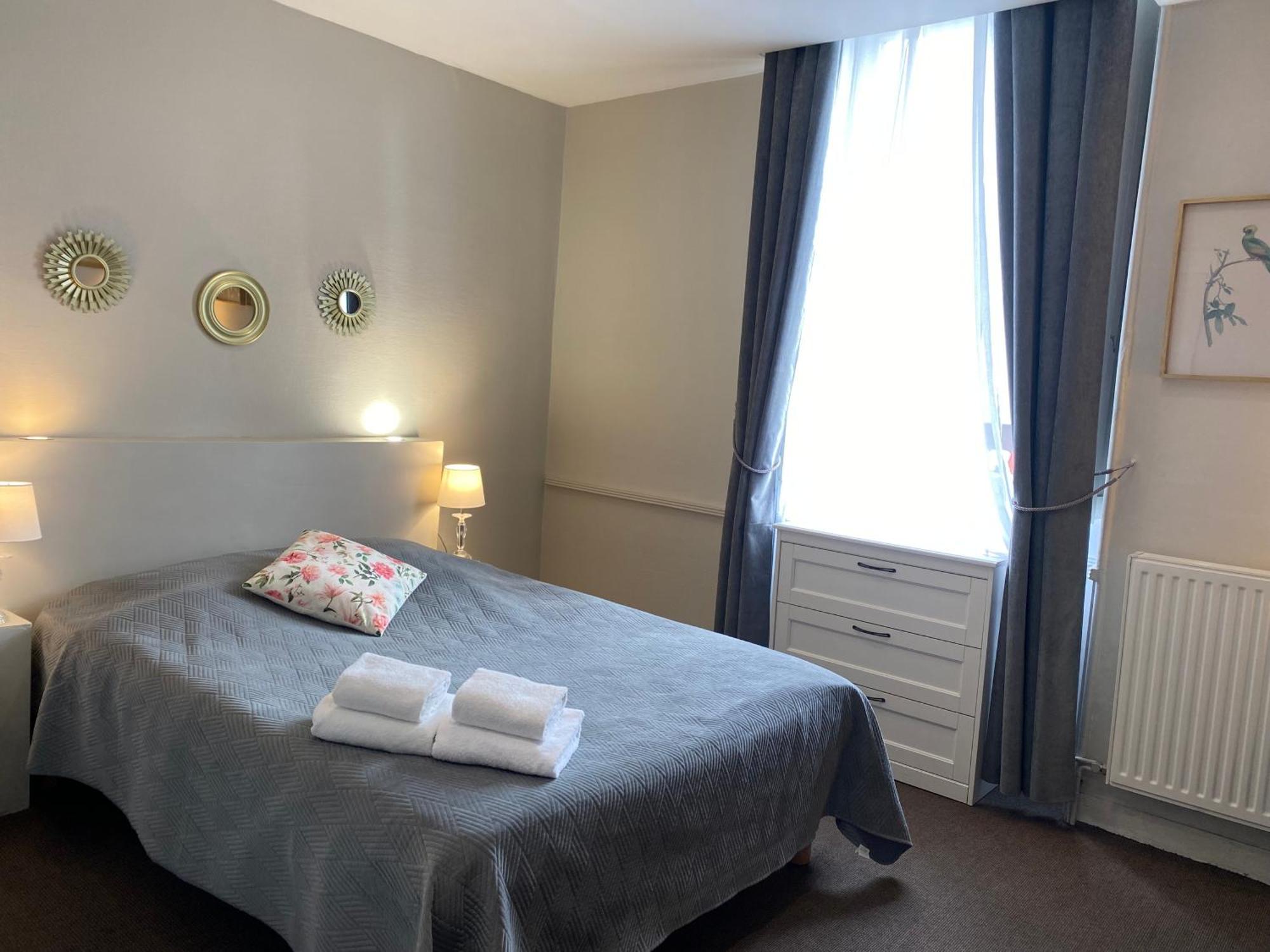 Hotel Saint Yves Nantes Esterno foto