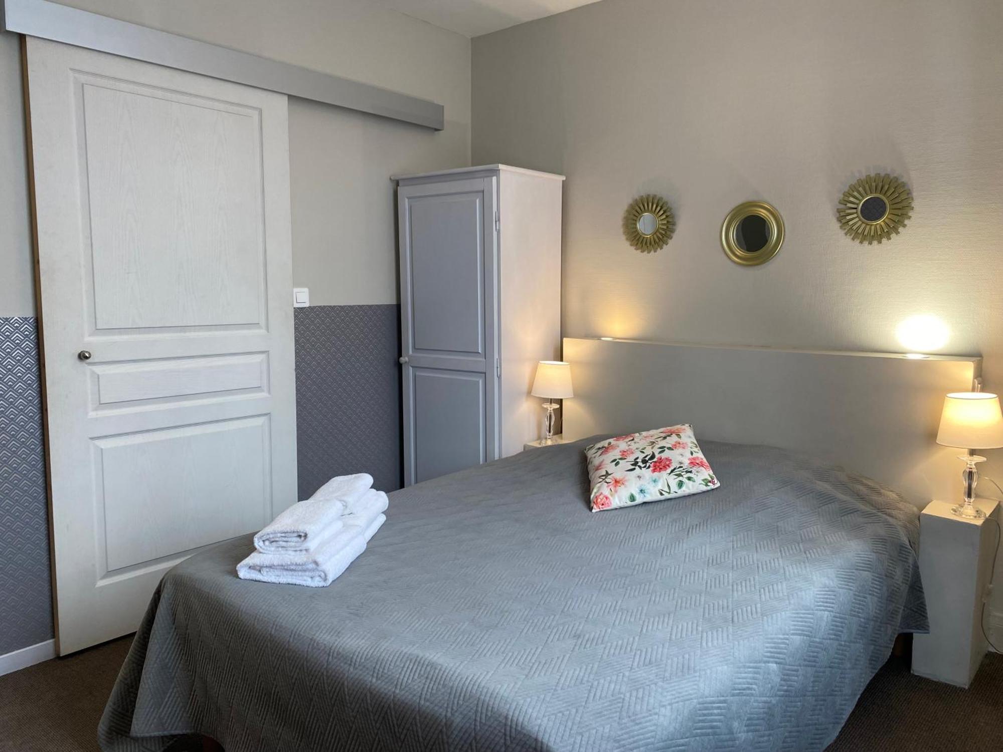 Hotel Saint Yves Nantes Esterno foto